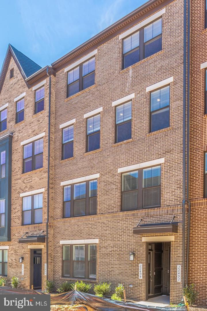 METRO WALK AT MOOREFIELD STATION - Residential Lease