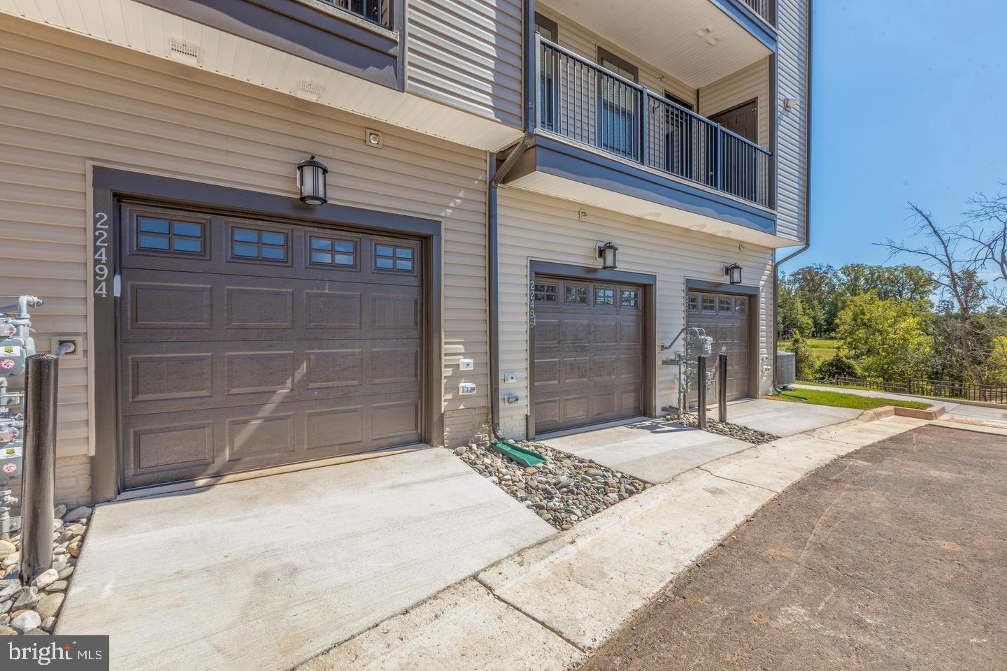 METRO WALK AT MOOREFIELD STATION - Residential Lease