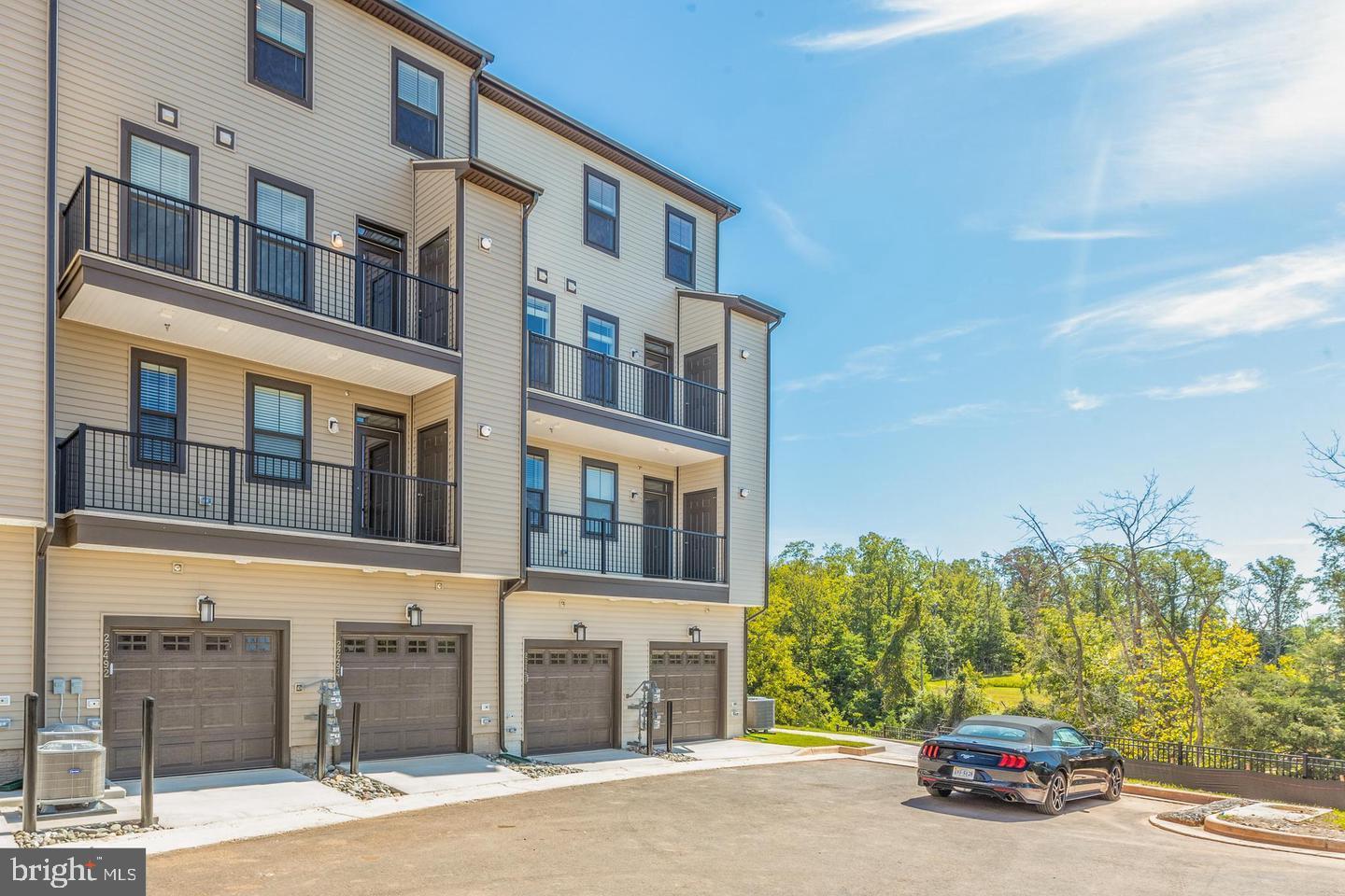 METRO WALK AT MOOREFIELD STATION - Residential Lease