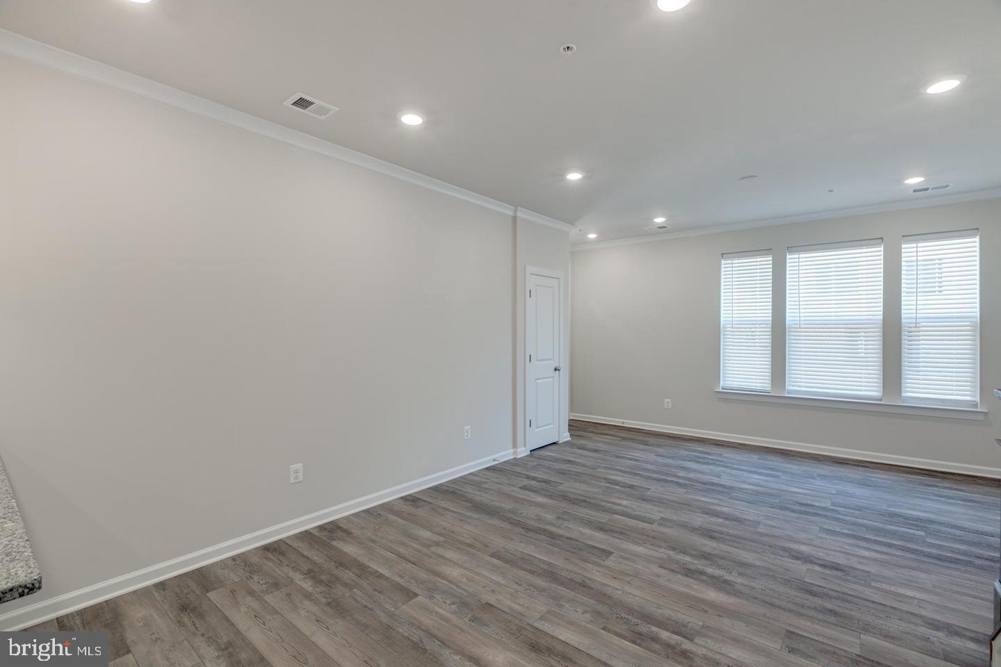 METRO WALK AT MOOREFIELD STATION - Residential Lease