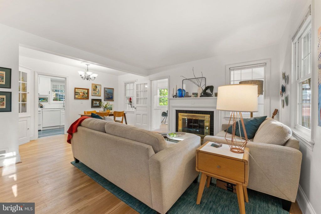 Photo of 5302 Baltimore Avenue, CHEVY CHASE, MD 20815 (MLS # MDMC2206124)