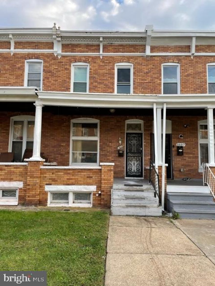 AMAZING INVESTMENT OPPORTUNITY.  Property is ready for your to fix up and rent out for great rental income or to flip for great profits. Seller WILL NOT accept ANY inspection contingencies.  Cash or hard money loans ONLY.  Schedule your showing Today!
