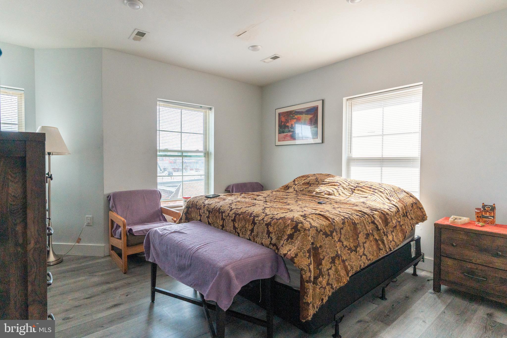 WALNUT HILL - Commercial Sale