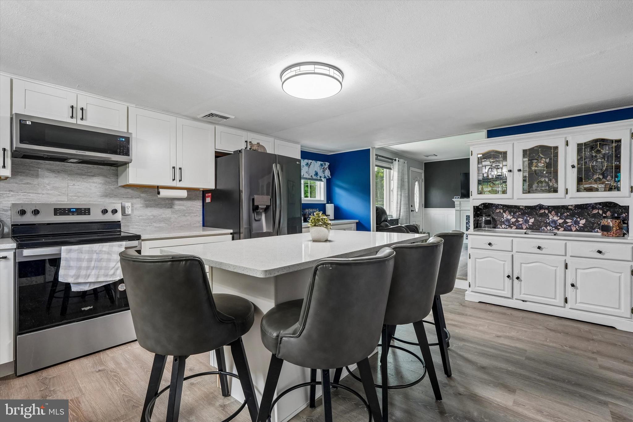 2733 MONMOUTH ROAD