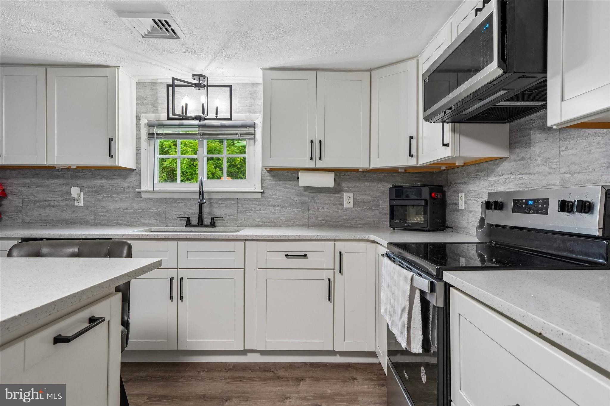 2733 MONMOUTH ROAD