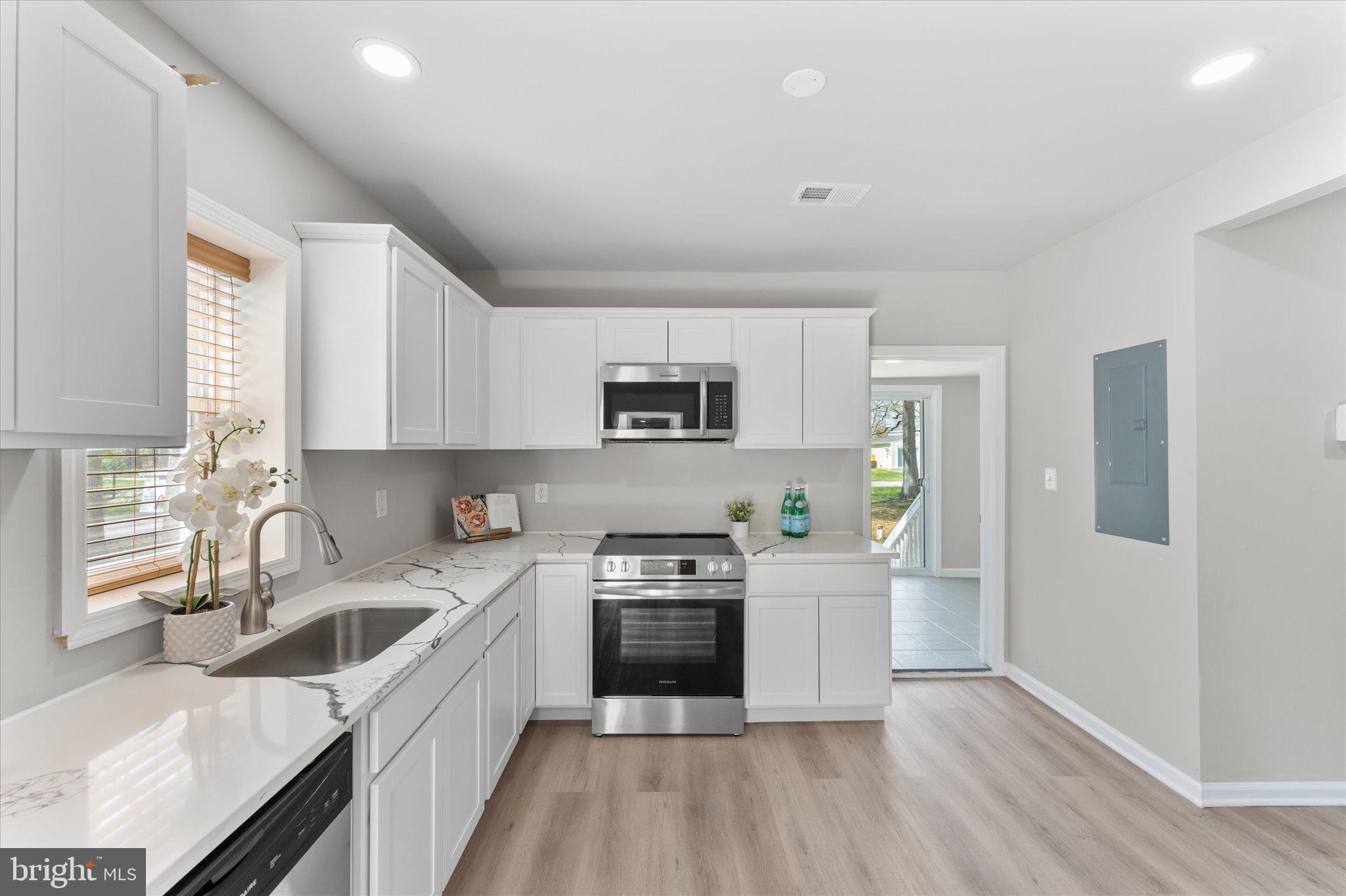 ARUNDEL ON THE BAY - Residential