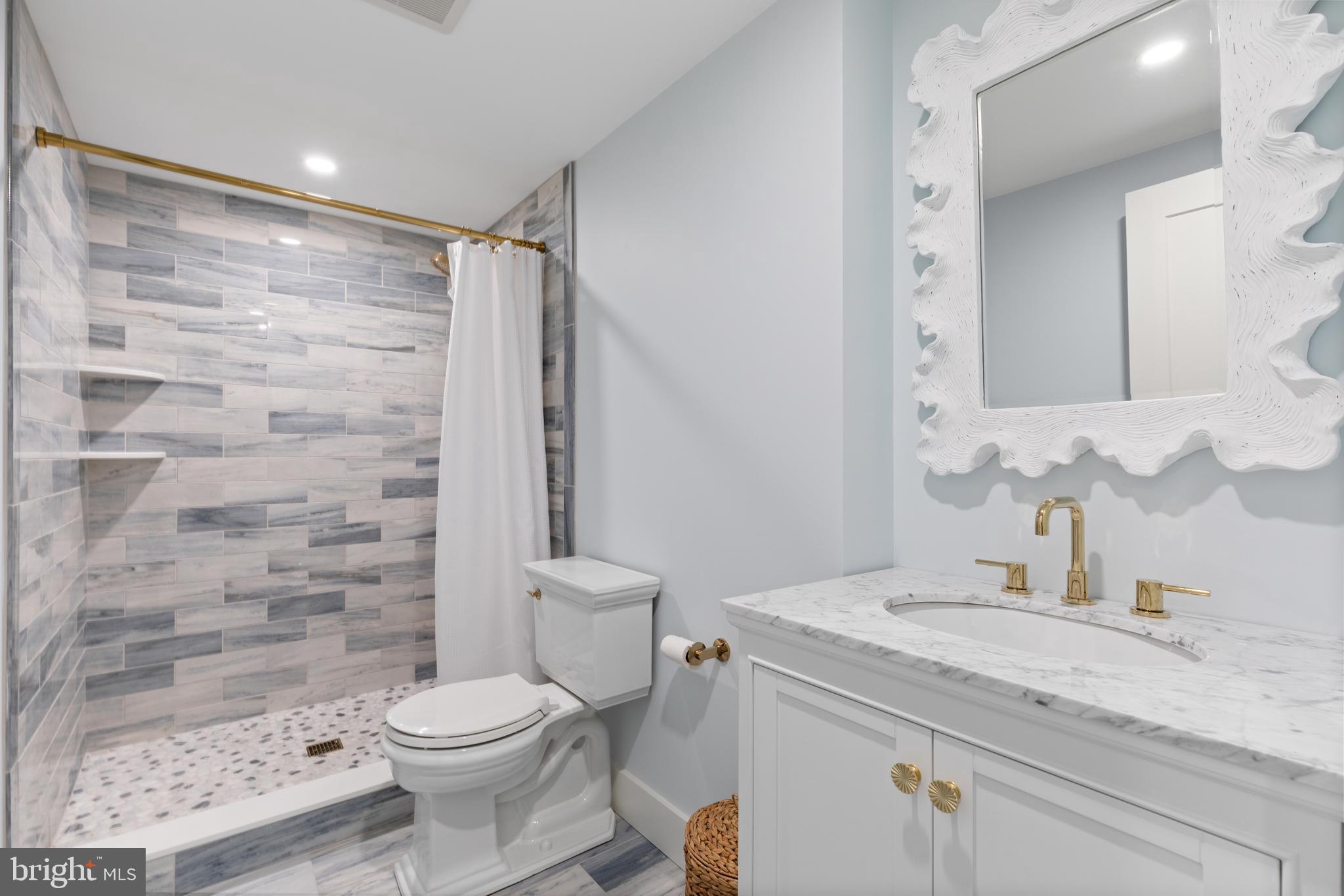 CREEKSIDE AT BLUE BELL - Residential