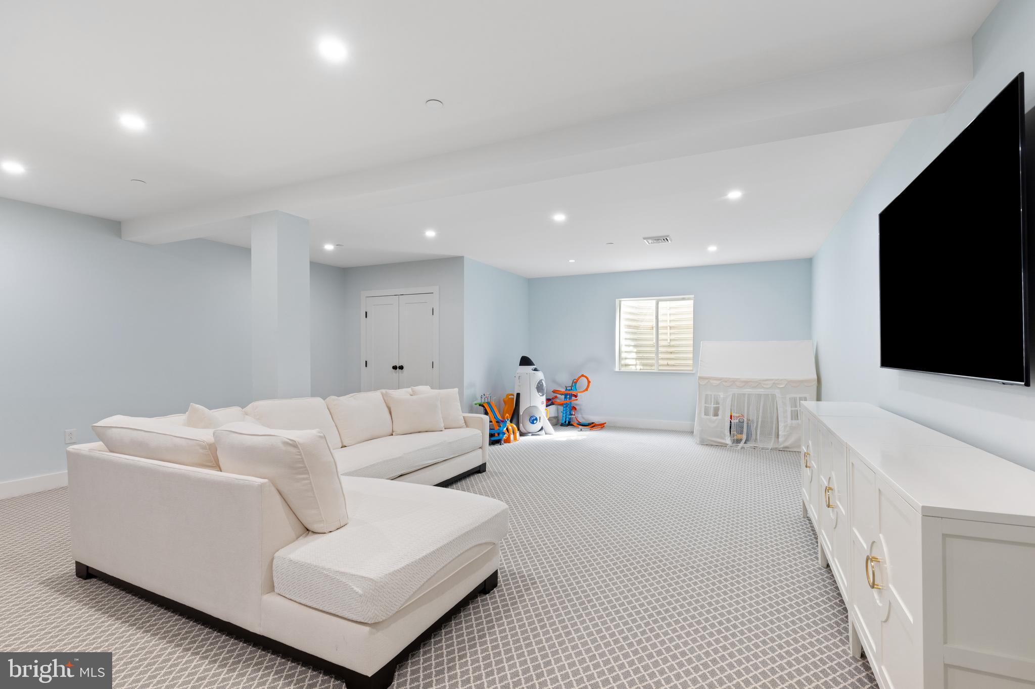 CREEKSIDE AT BLUE BELL - Residential