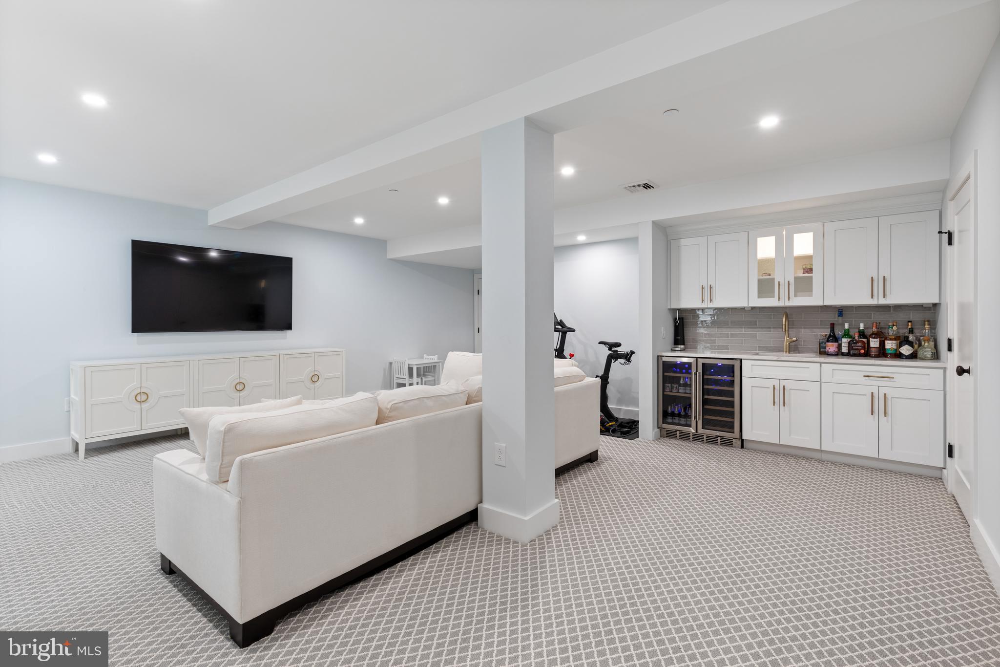 CREEKSIDE AT BLUE BELL - Residential