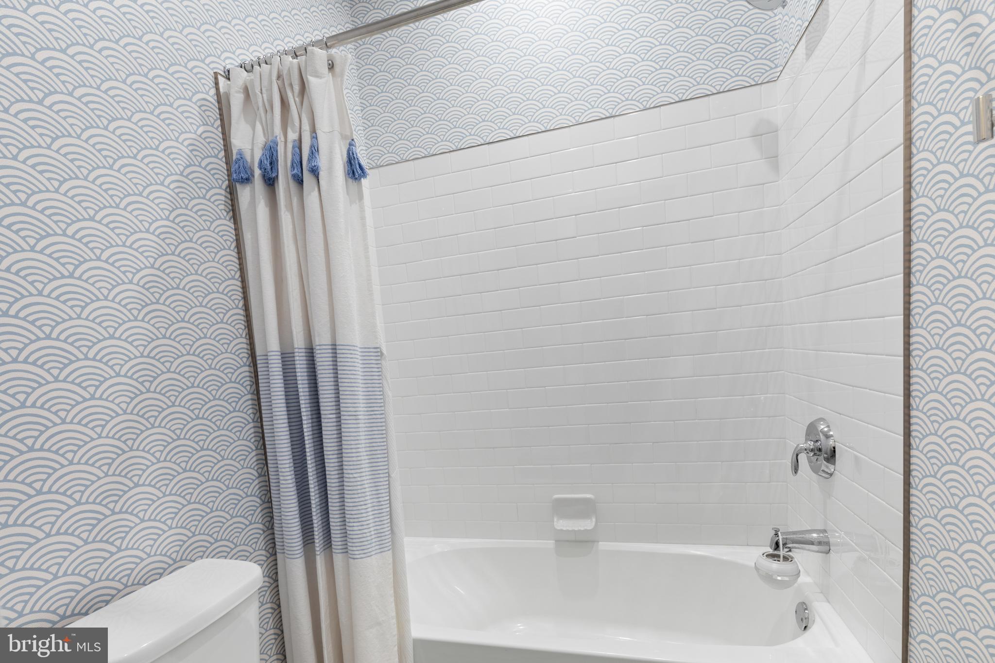 CREEKSIDE AT BLUE BELL - Residential