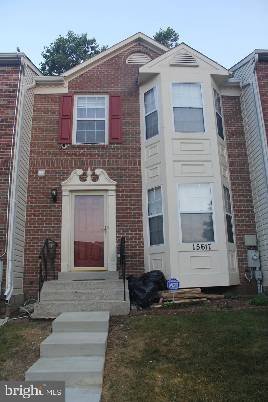 Move in Ready! Large 3 level town home remodeled throughout. 3 bedrooms, 2 &1/2 baths. New HVAC
system, New hot water heater, stainless steel appliances, new granite counter top. Freshly painted
throughout & new carpet. Rear yard w/ fully fenced. Steps from community playground and across from
restaurants, shopping and entertainment at Bowie Town Center