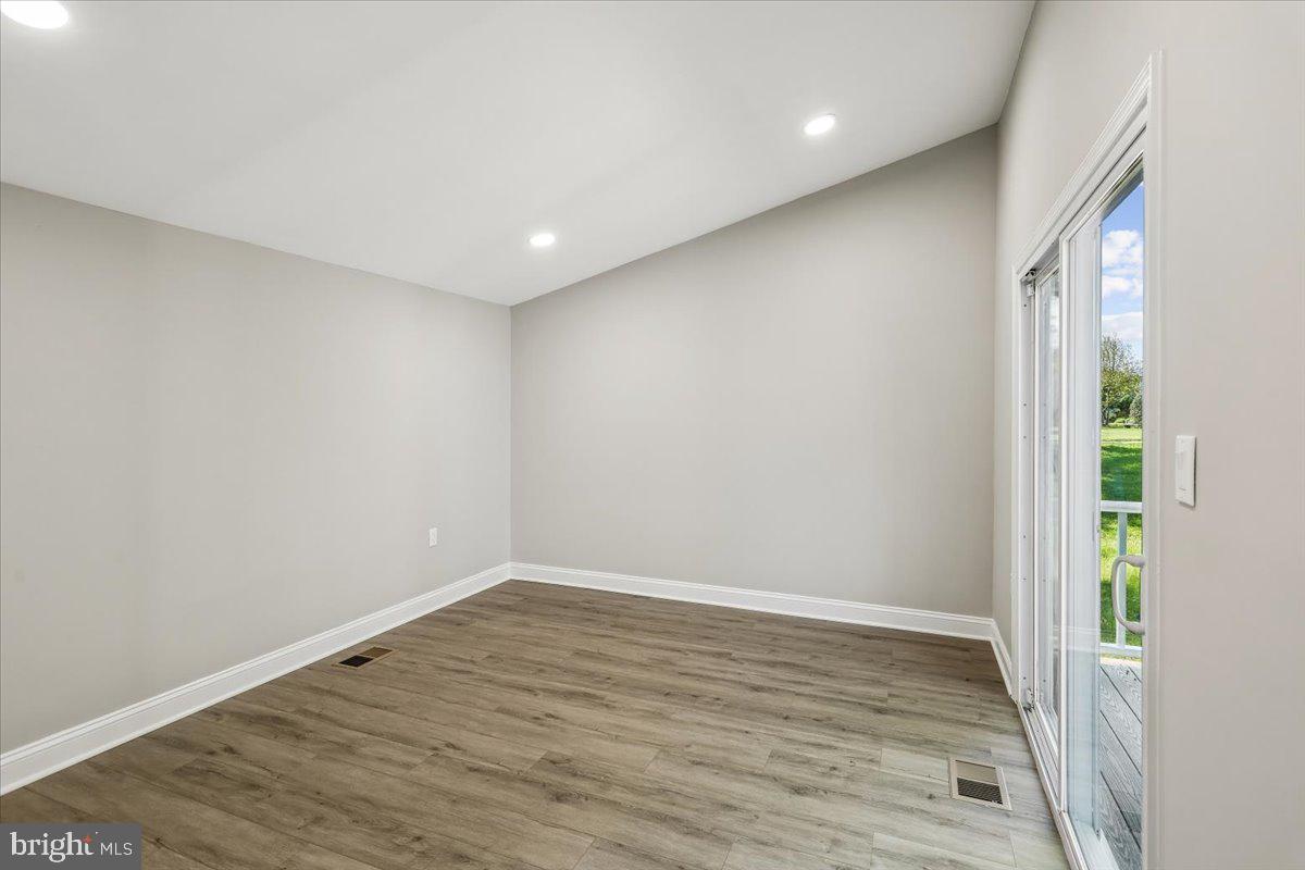 VILLAGE OF OAKLAND MILLS - Residential