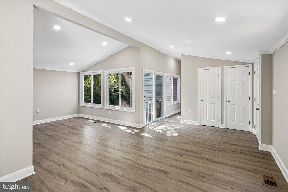 VILLAGE OF OAKLAND MILLS - Residential