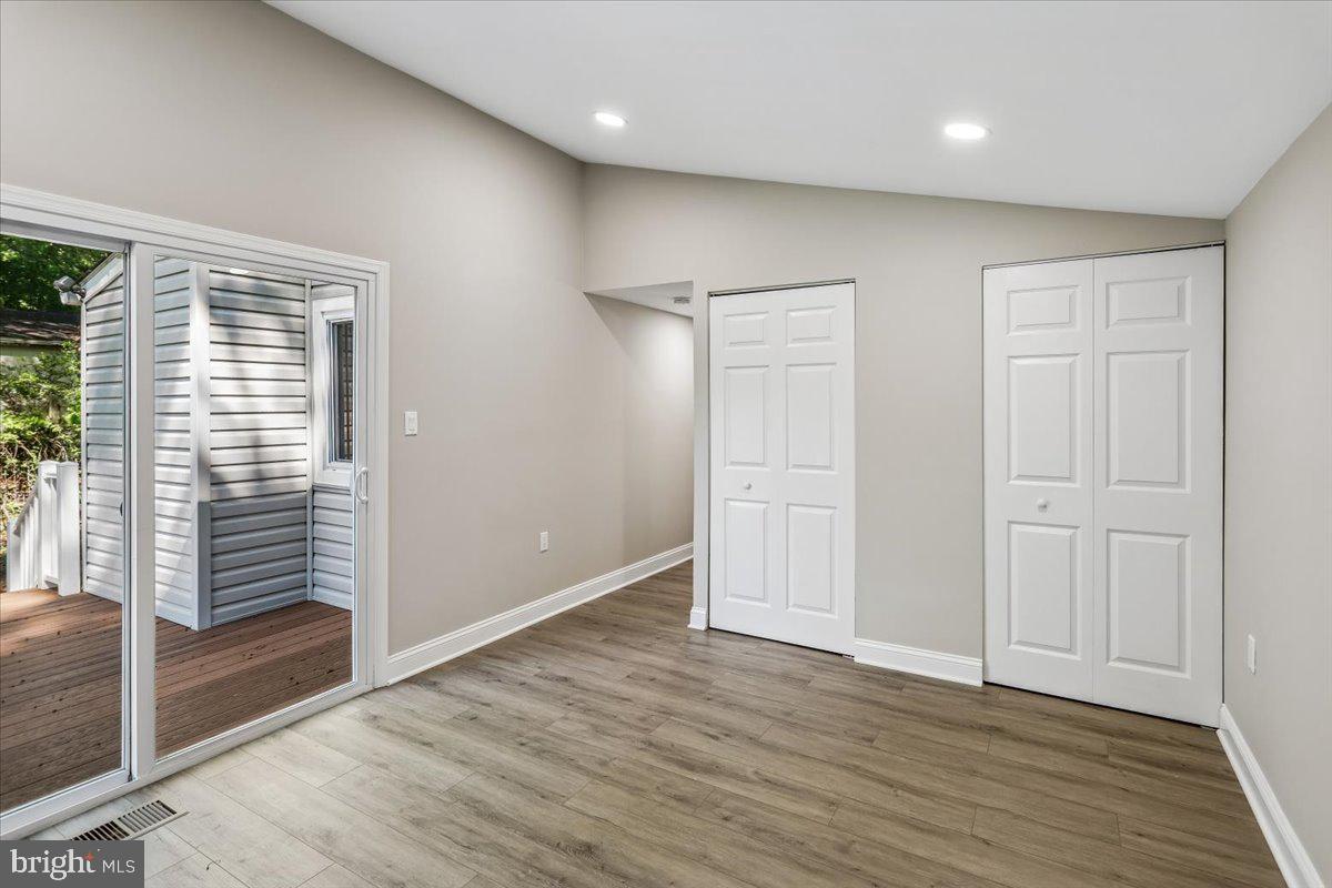 VILLAGE OF OAKLAND MILLS - Residential