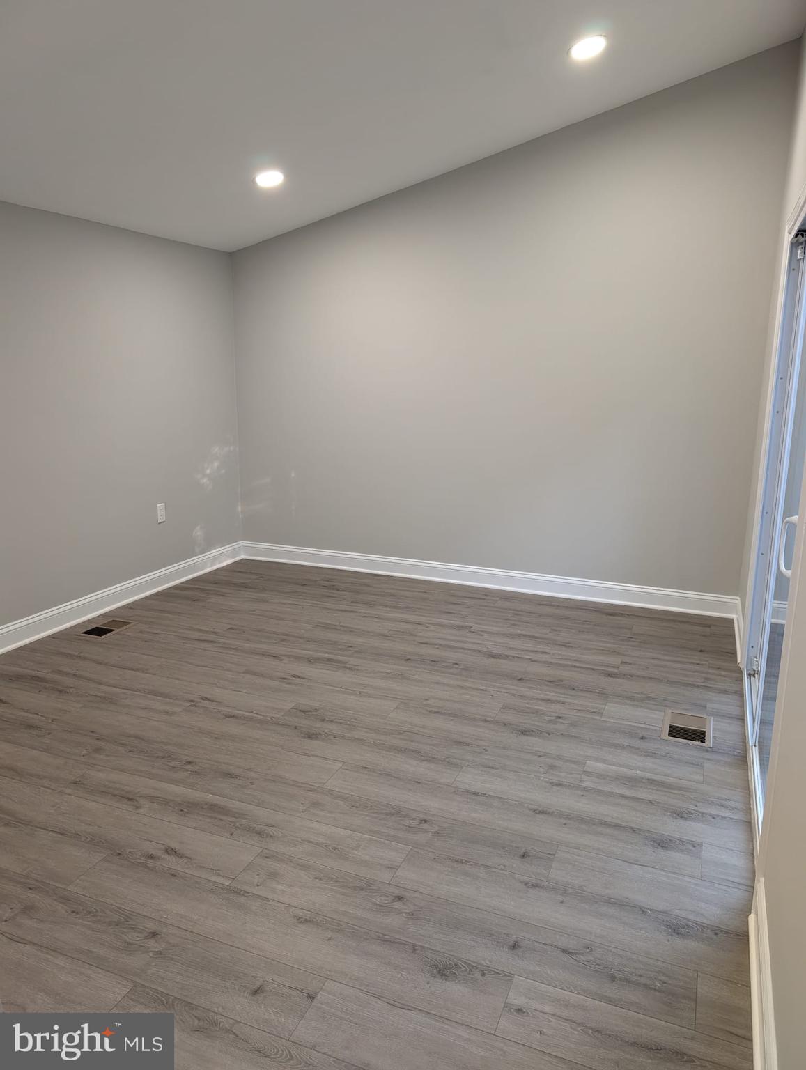 VILLAGE OF OAKLAND MILLS - Residential