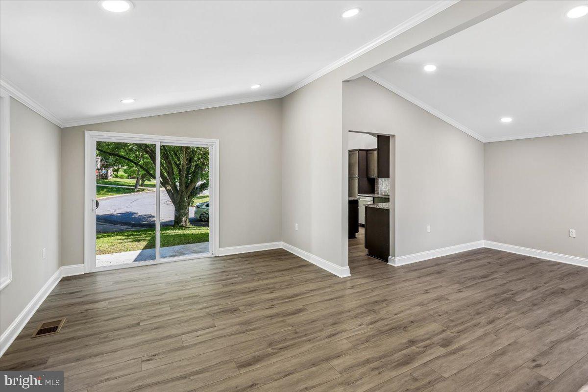 VILLAGE OF OAKLAND MILLS - Residential