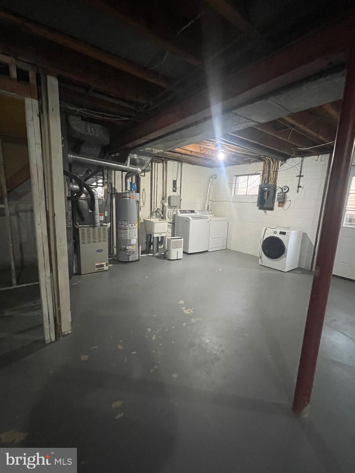 FOREST ESTATES - Residential Lease