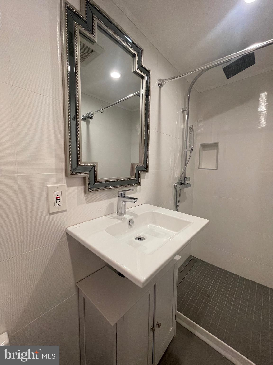 SOMERSET HEIGHTS - Residential Lease