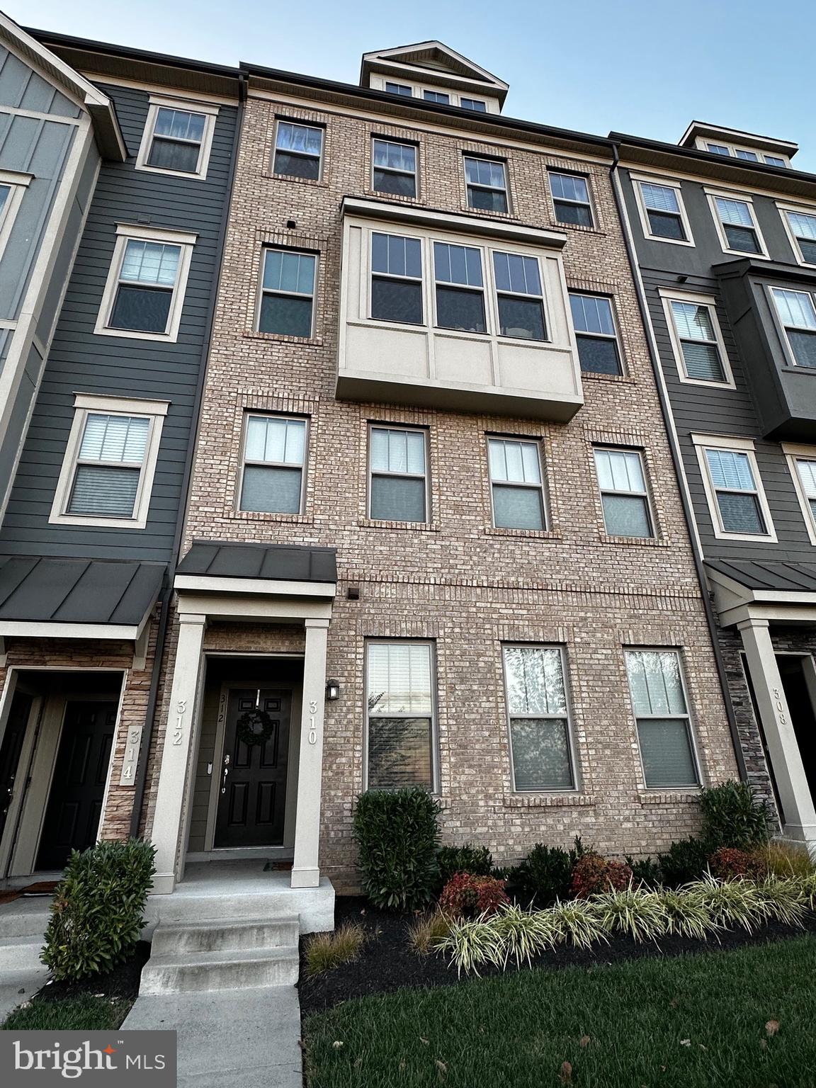 312 PETITE SIRAH TERRACE SE