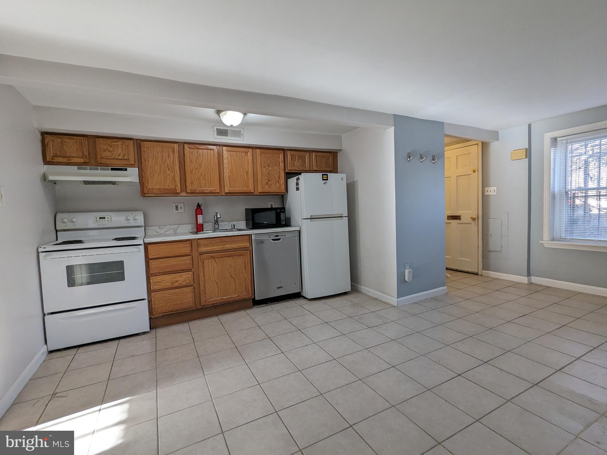 1523 PENNSYLVANIA AVENUE SE 2