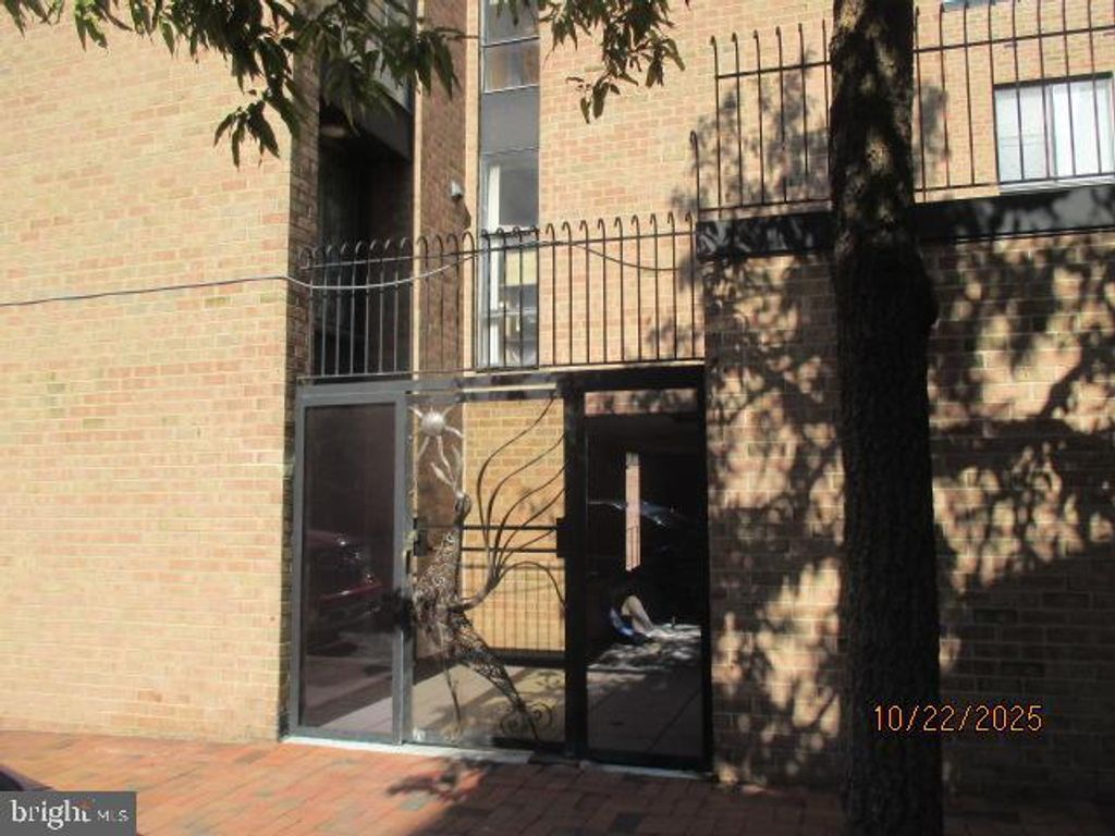 Photo of 130 Spruce Street #9C, PHILADELPHIA, PA 19106 (MLS # PAPH2578642)