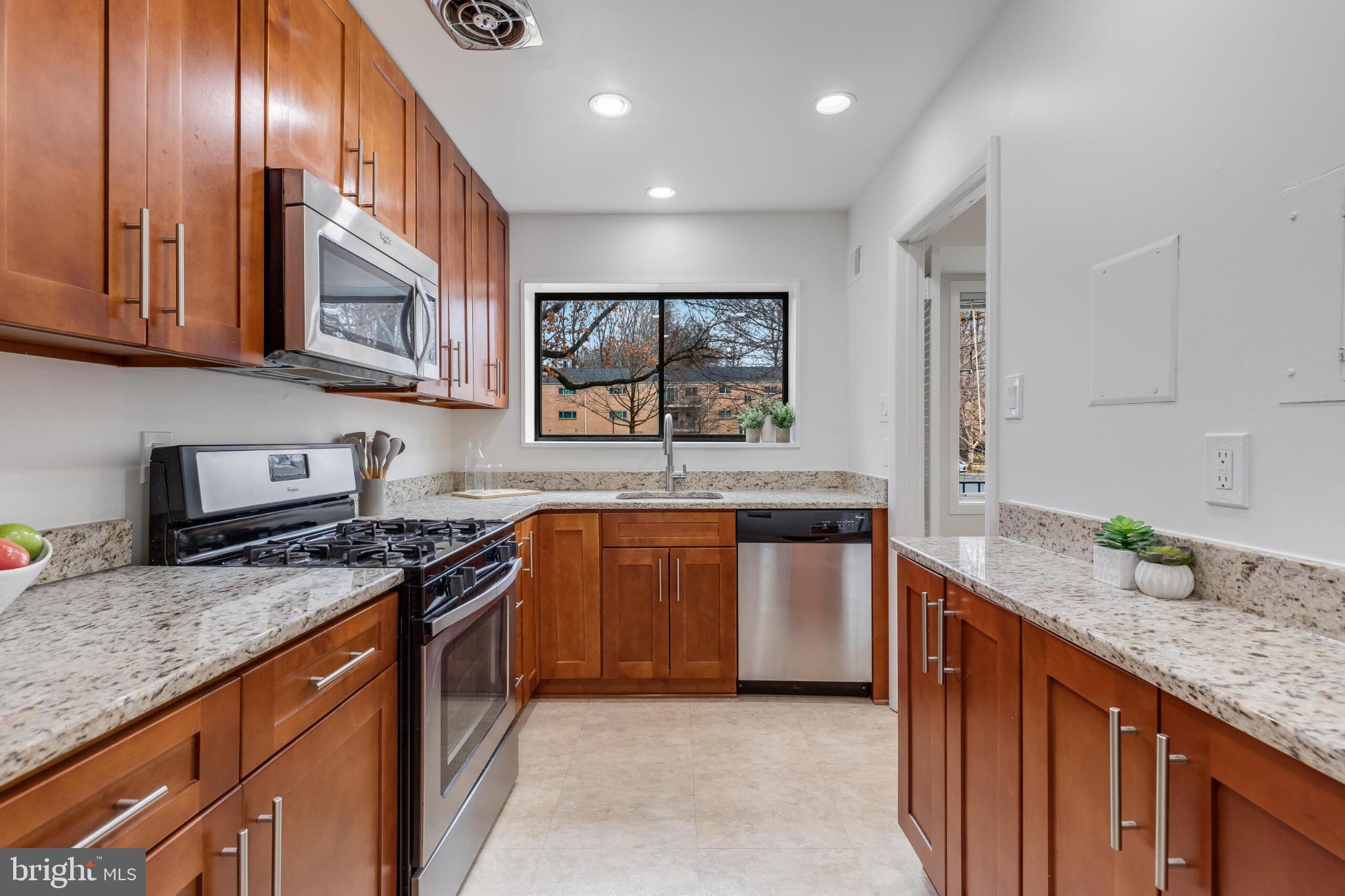 10636 MONTROSE AVENUE 101