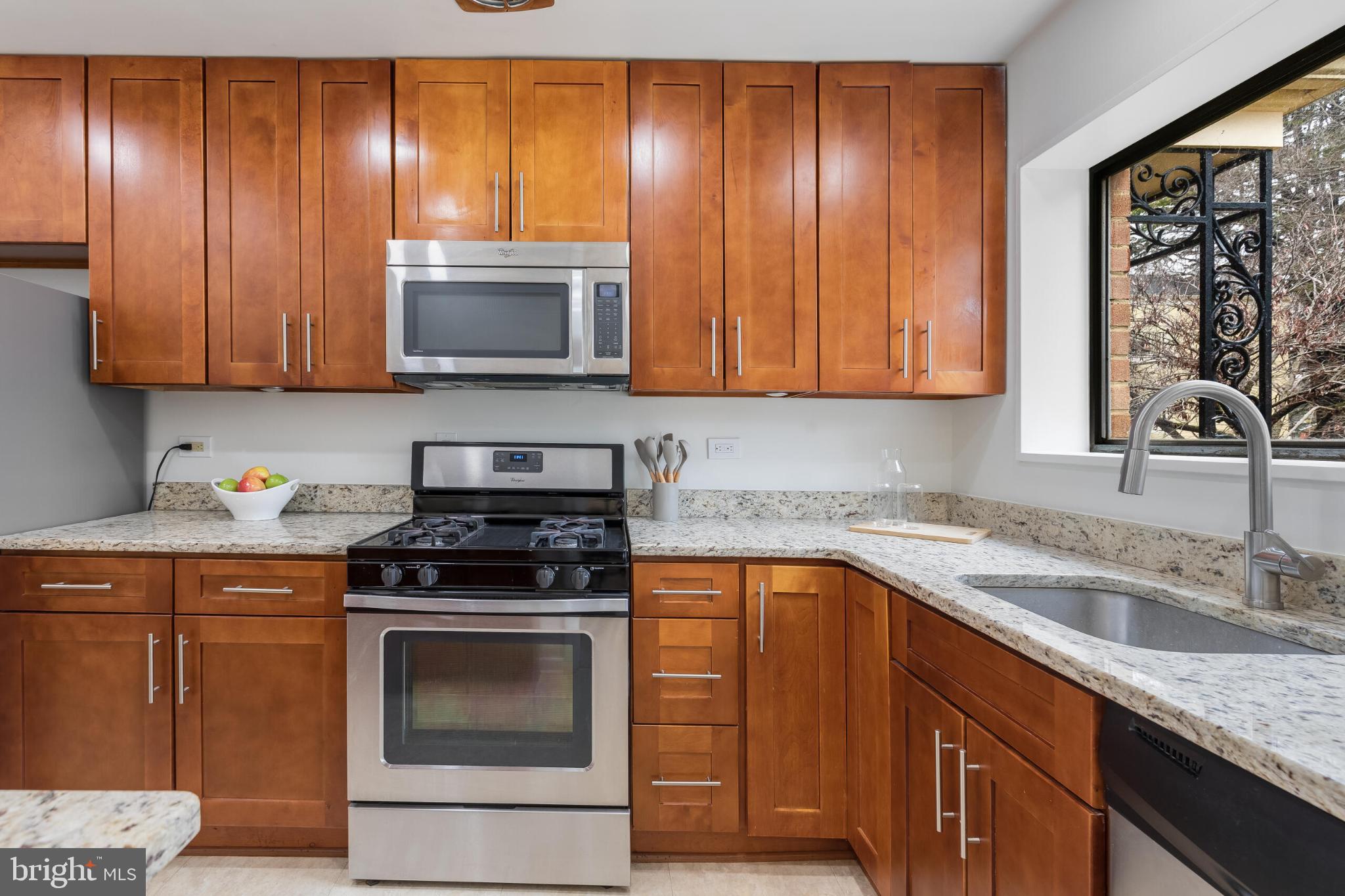 10636 MONTROSE AVENUE 101