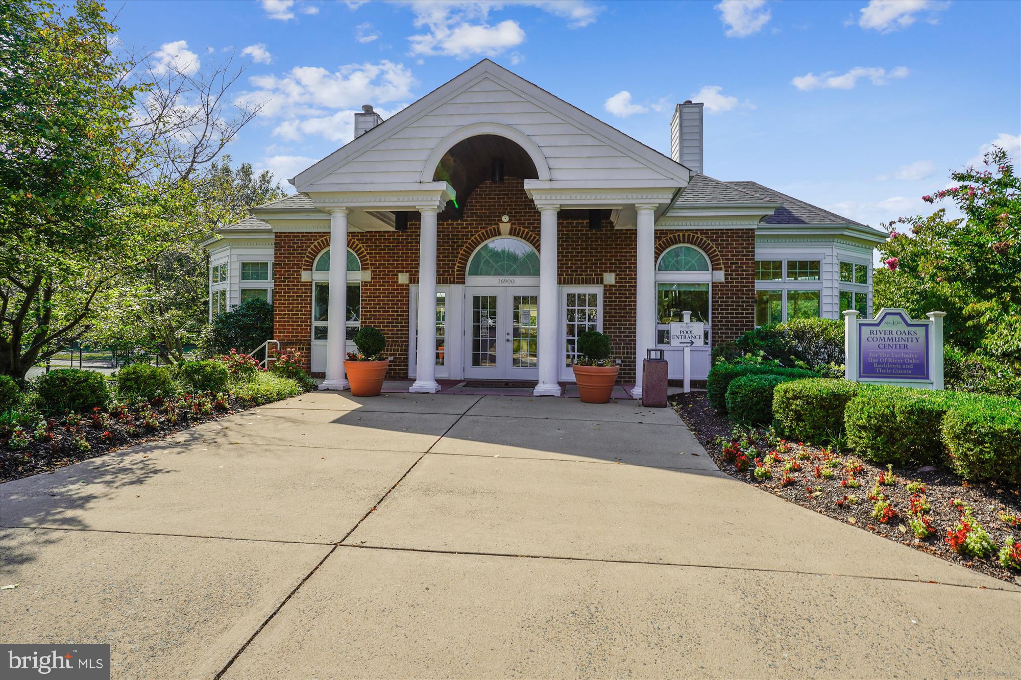 RIVER OAKS - Residential