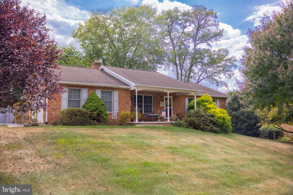 Photo of 18213 Summerlin Drive, HAGERSTOWN, MD 21740 (MLS # MDWA2032064)