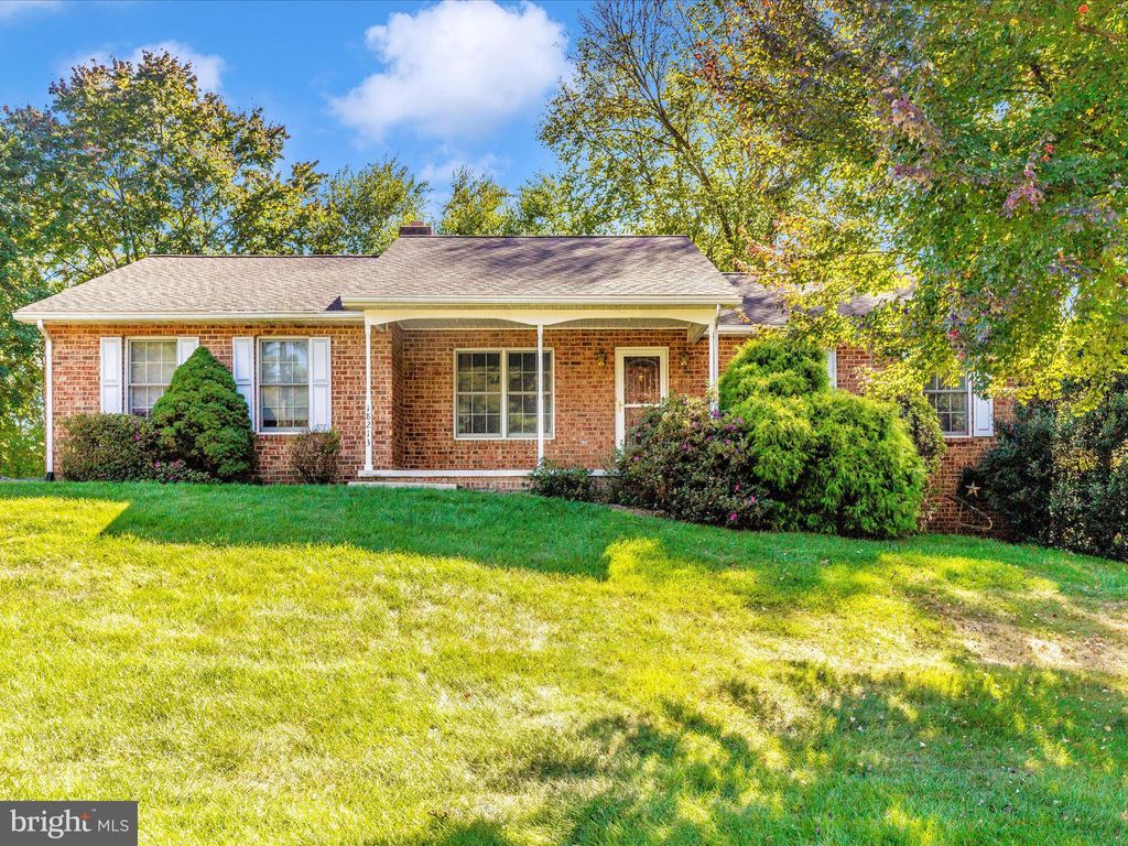 Photo of 18213 Summerlin Drive, HAGERSTOWN, MD 21740 (MLS # MDWA2032064)