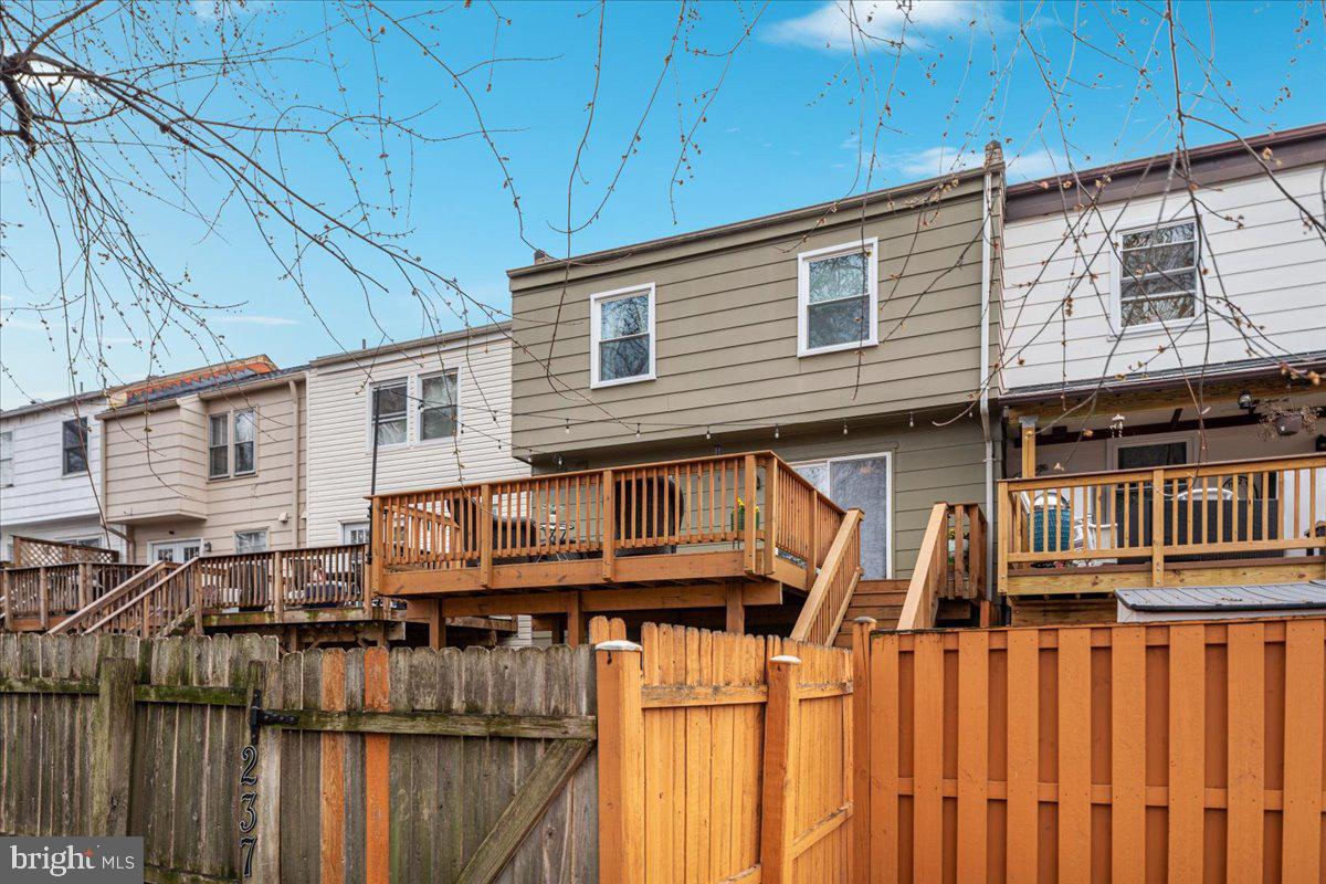 VIRGINIA KNOLLS - Residential