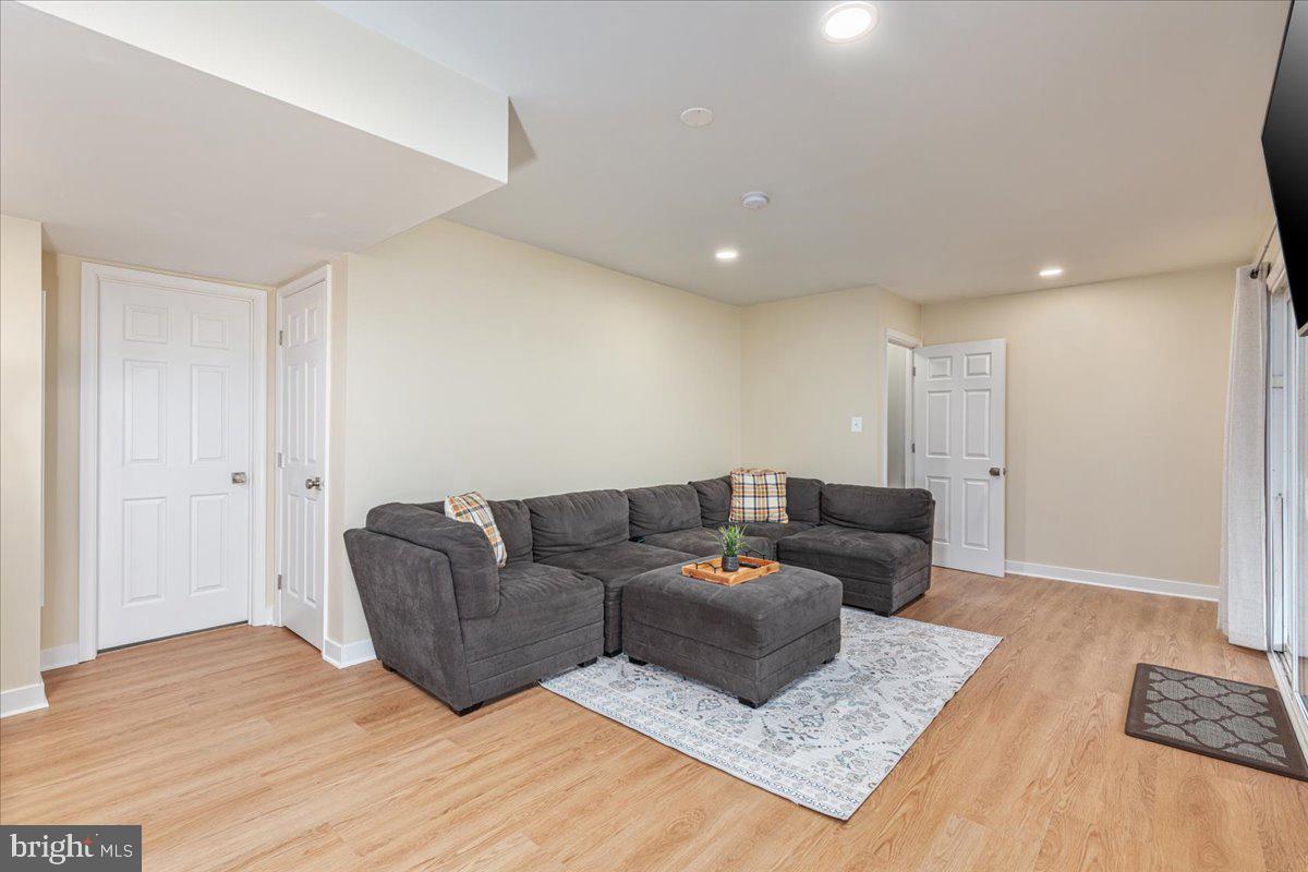 VIRGINIA KNOLLS - Residential