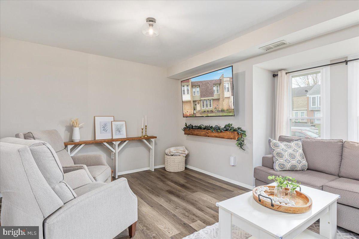 VIRGINIA KNOLLS - Residential