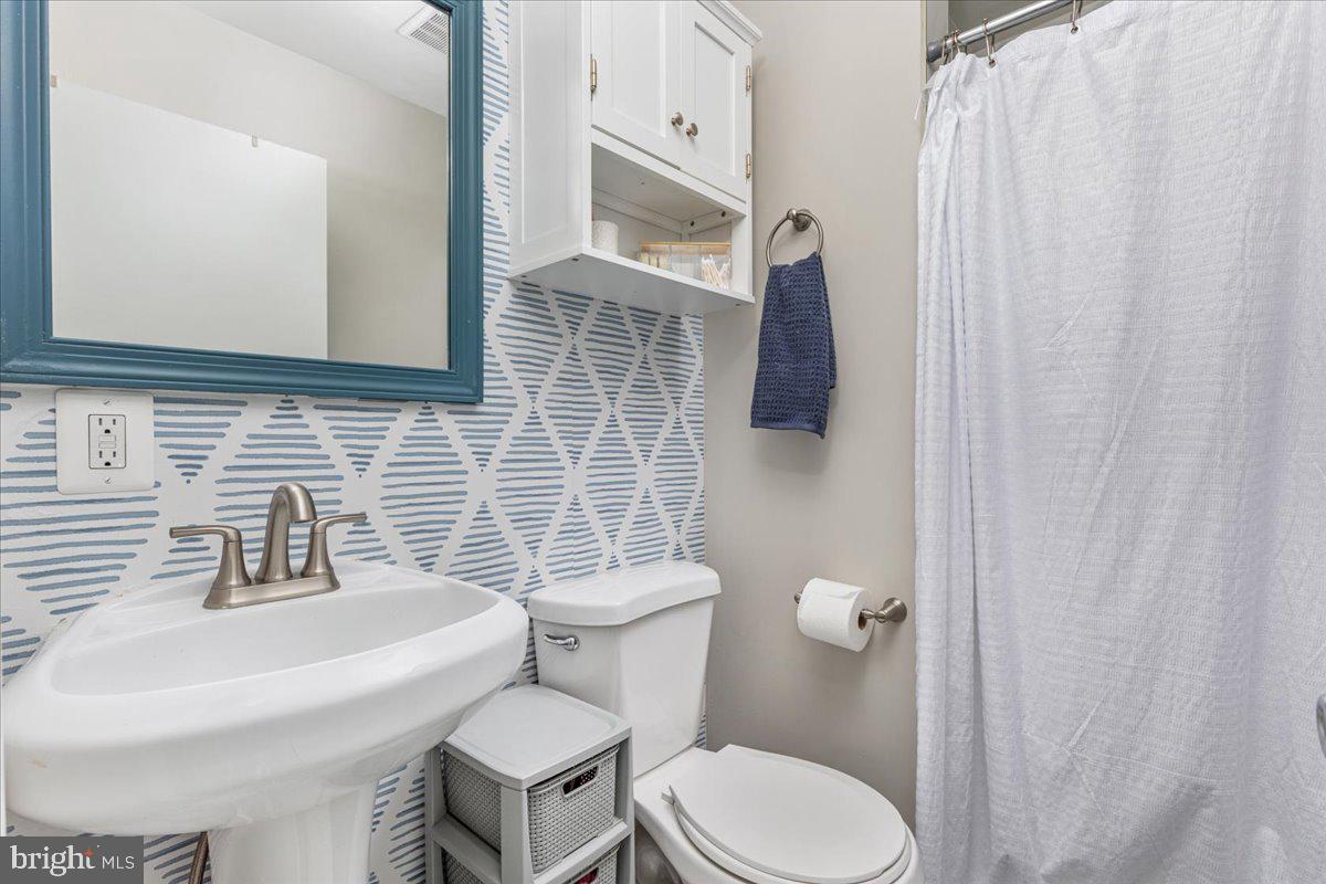 VIRGINIA KNOLLS - Residential