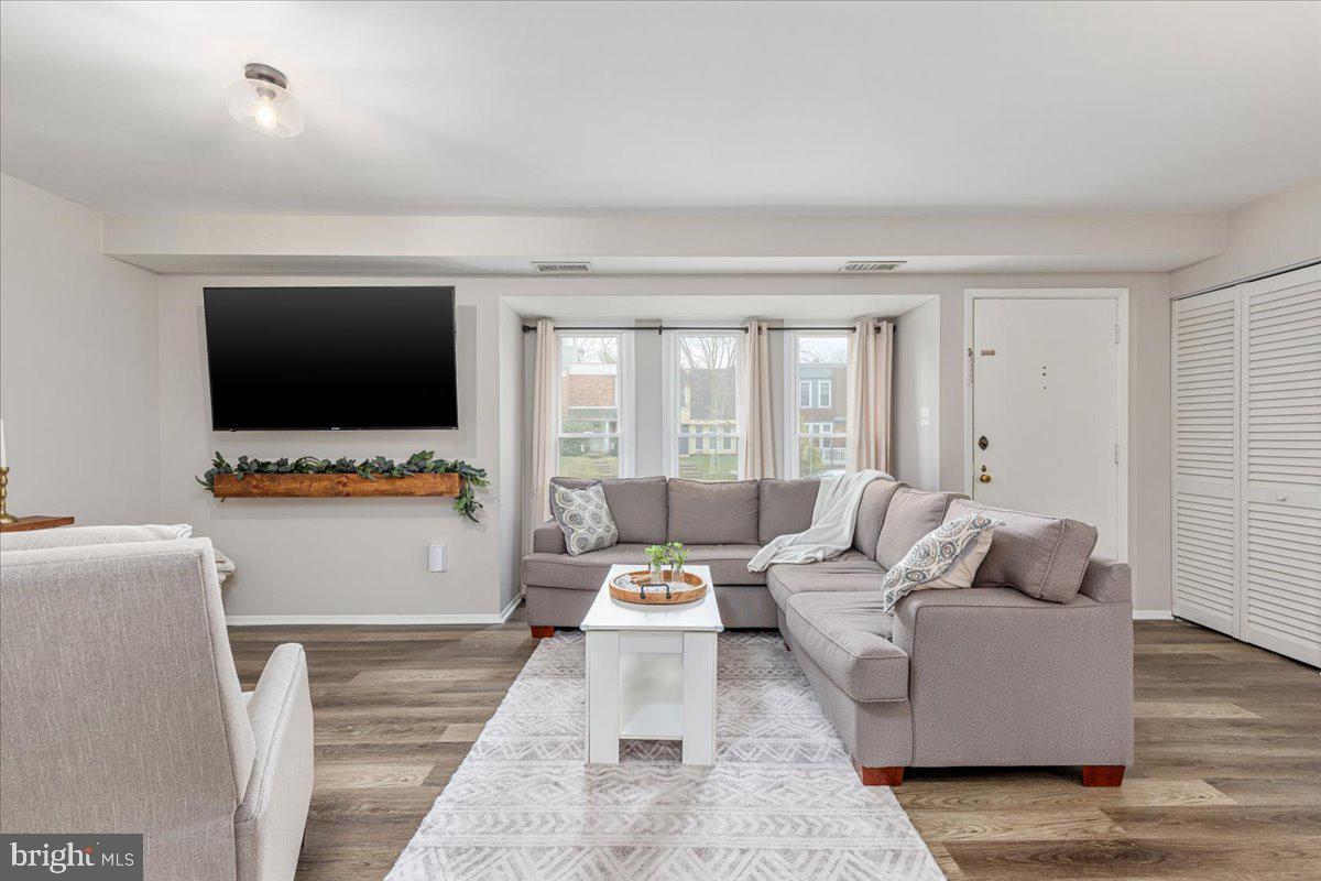 VIRGINIA KNOLLS - Residential