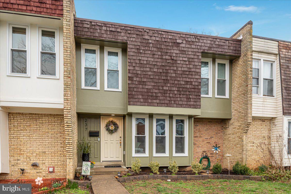 VIRGINIA KNOLLS - Residential