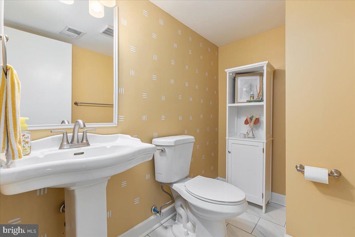 VIRGINIA KNOLLS - Residential