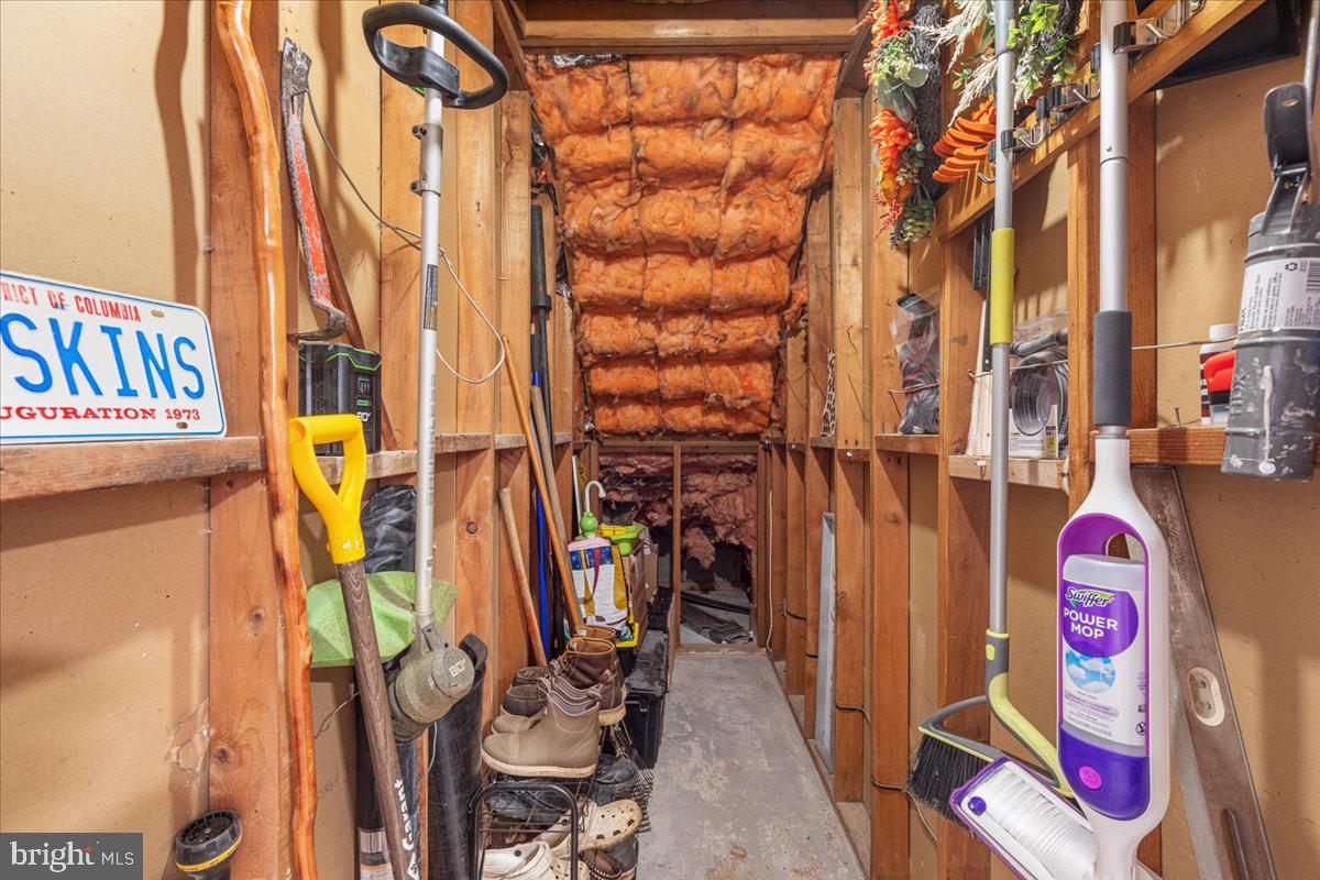 VIRGINIA KNOLLS - Residential