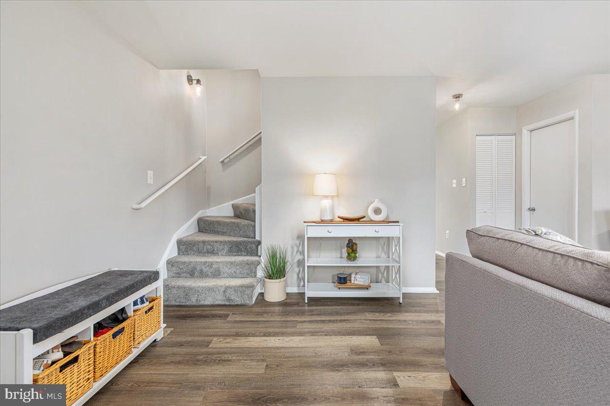 VIRGINIA KNOLLS - Residential