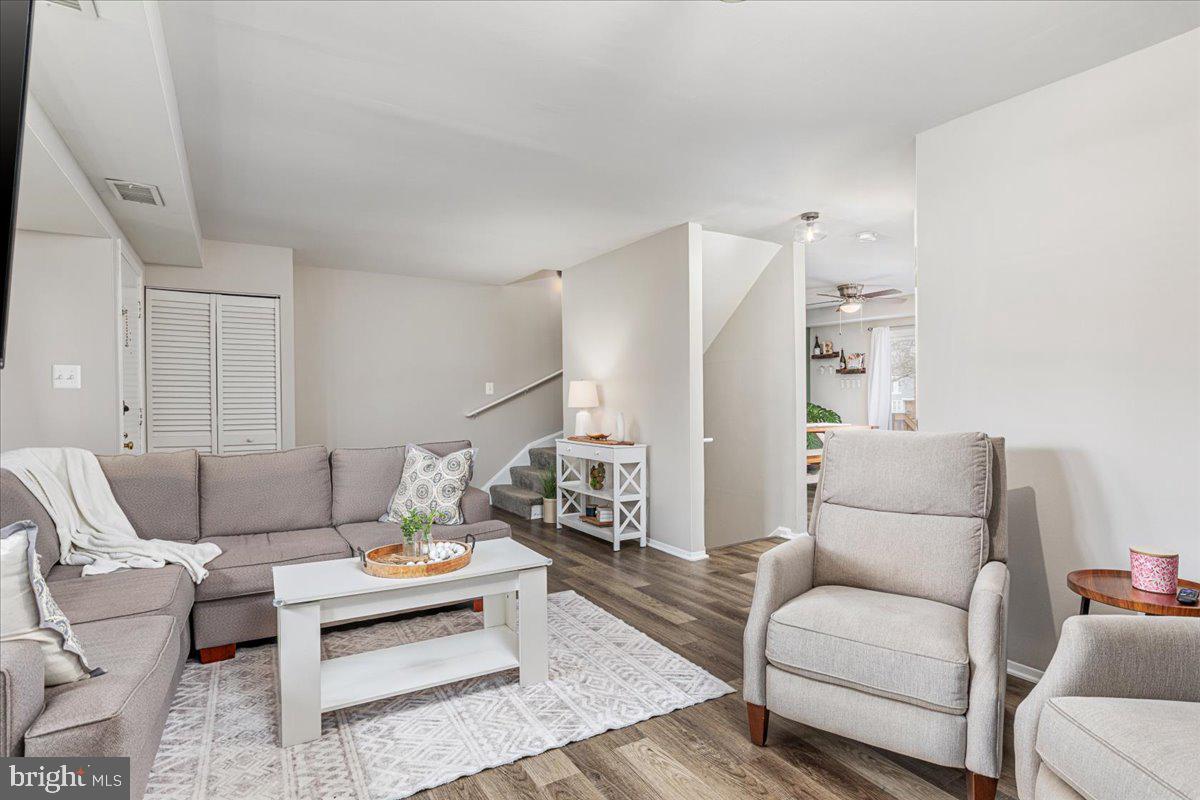 VIRGINIA KNOLLS - Residential