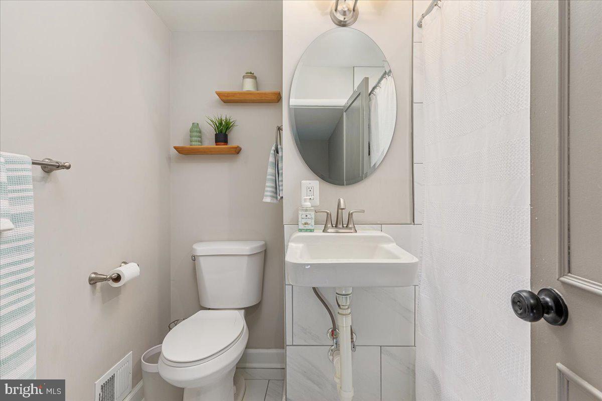 VIRGINIA KNOLLS - Residential