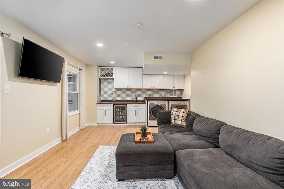 VIRGINIA KNOLLS - Residential