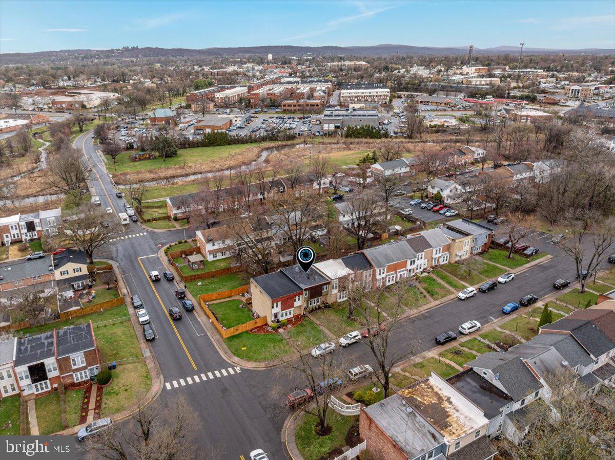 VIRGINIA KNOLLS - Residential