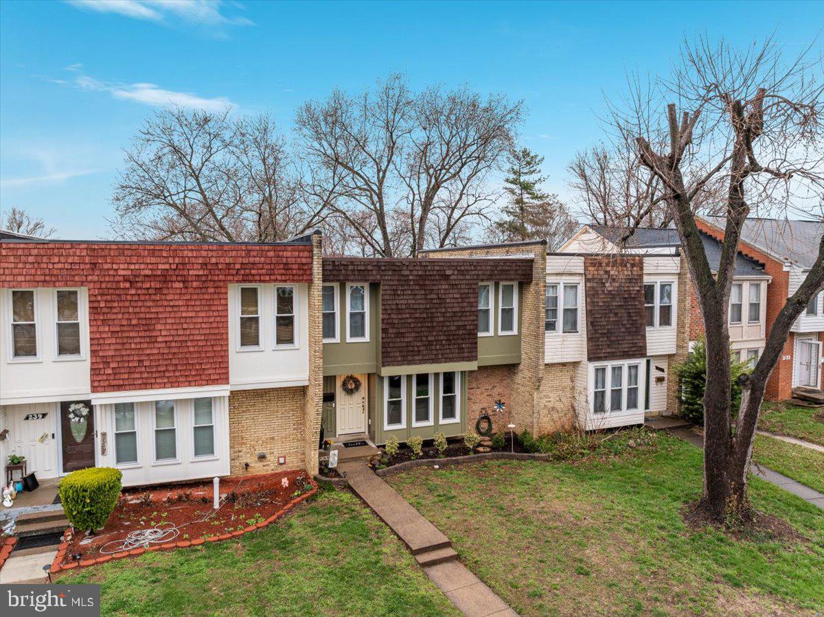 VIRGINIA KNOLLS - Residential