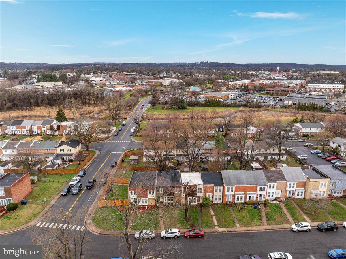 VIRGINIA KNOLLS - Residential
