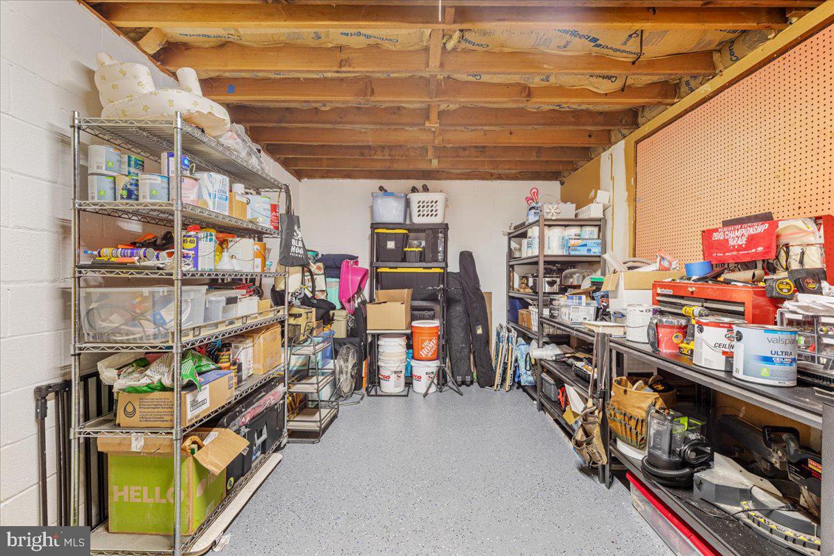 VIRGINIA KNOLLS - Residential