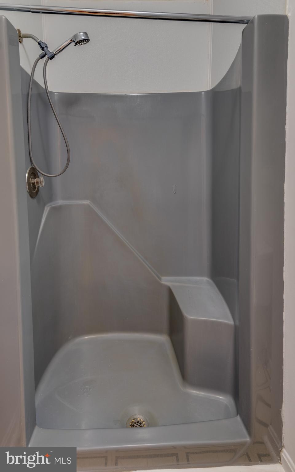 WHITE SANDS - Residential Lease