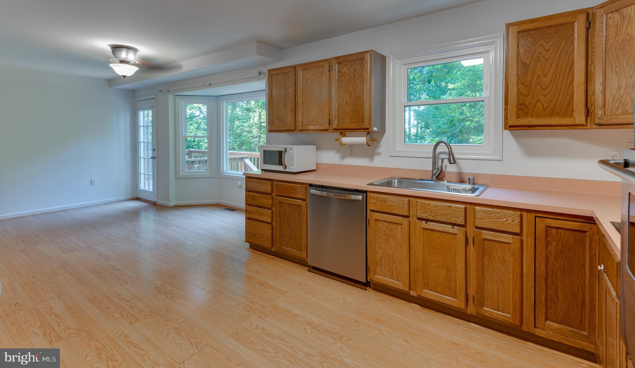 WHITE SANDS - Residential Lease