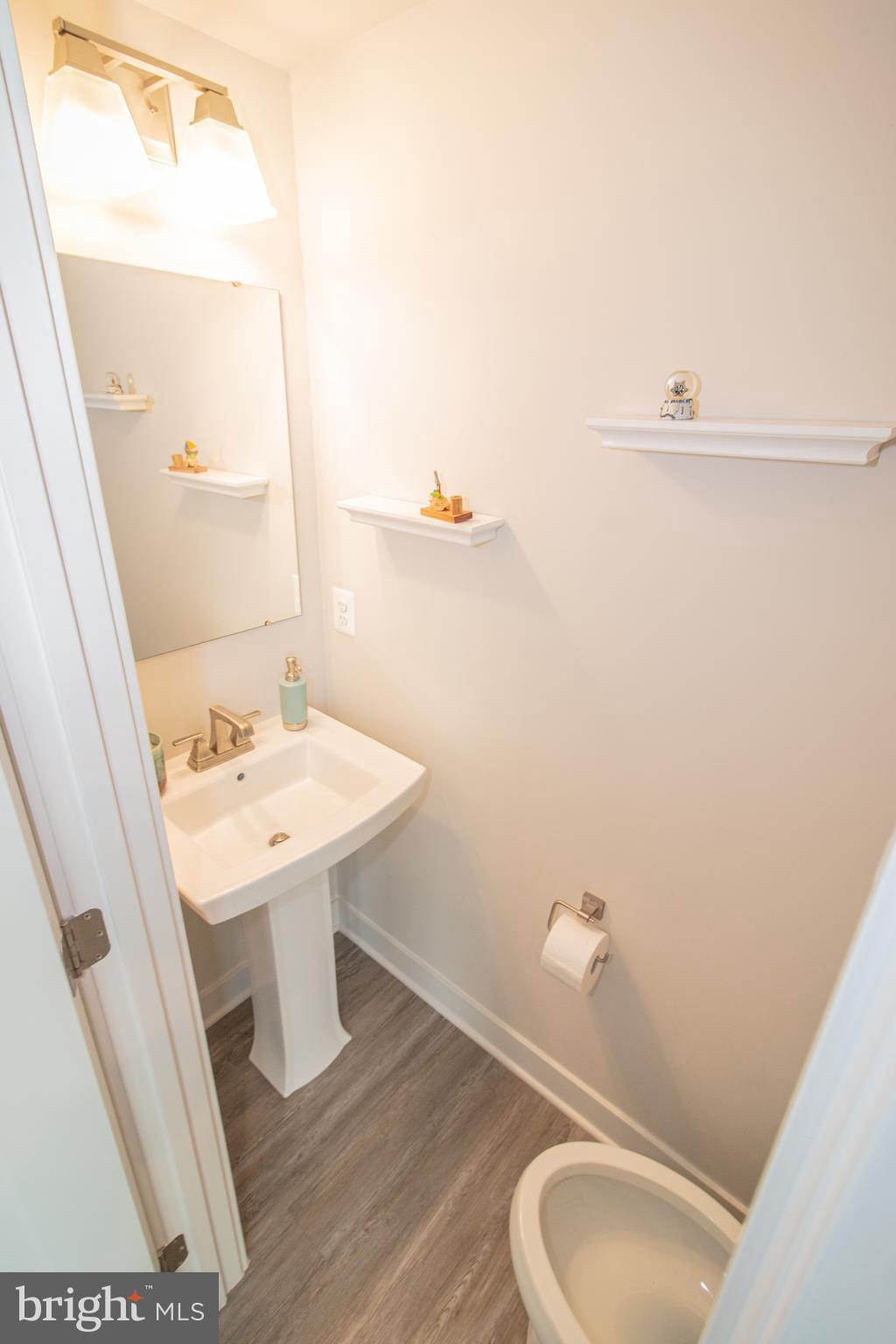 OAKDALE VILLAGE - Residential Lease