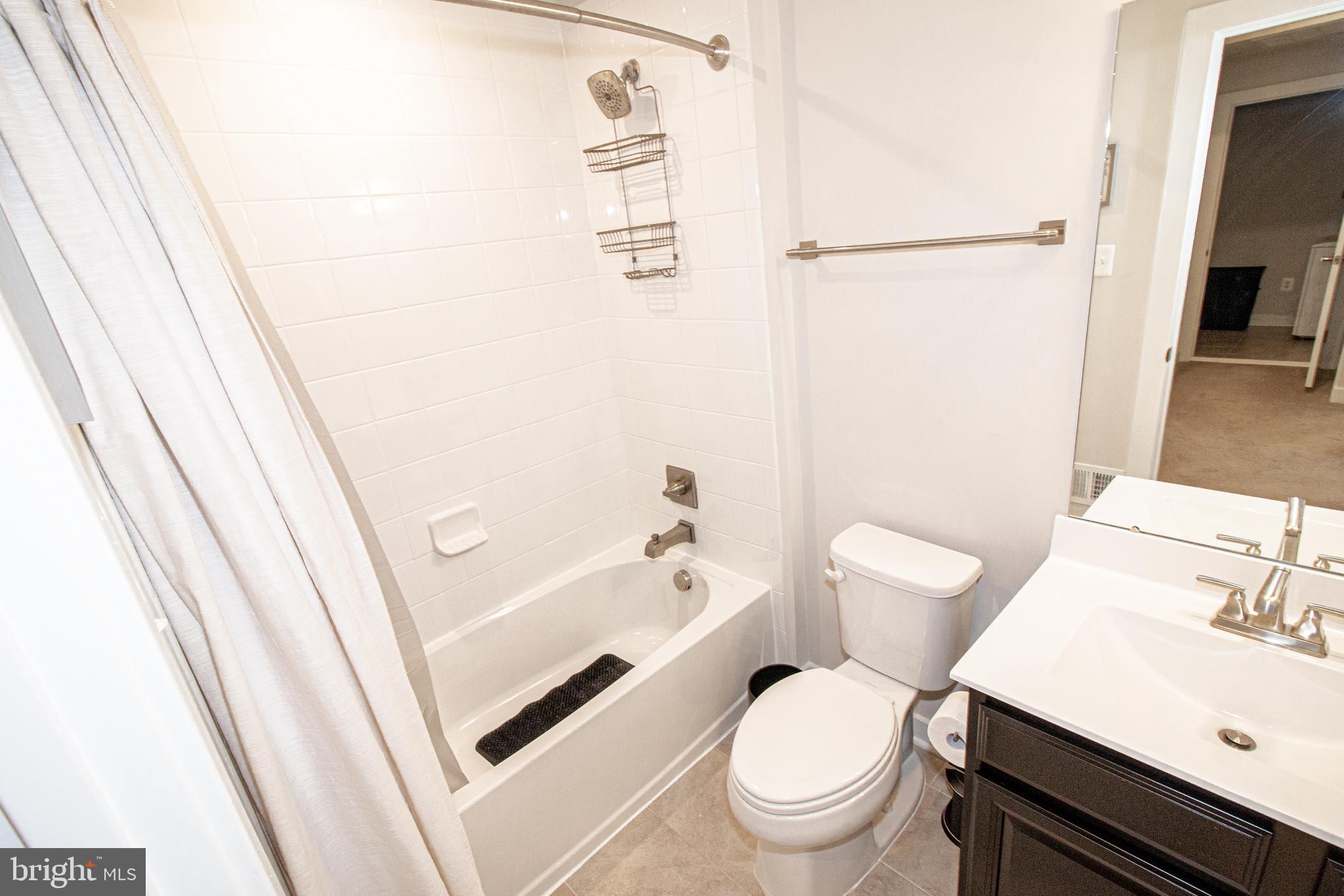 OAKDALE VILLAGE - Residential Lease